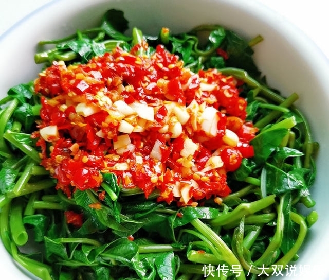 蒜蓉剁椒空心菜,清爽好吃下饭,简单一拌就搞定 申搏官网下载