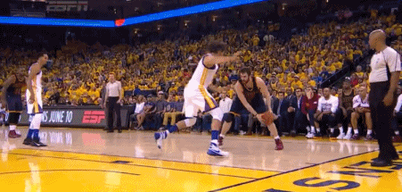瓦莱乔是nba历史上第一位,在一个赛季里分别效力于总决赛两支队伍的