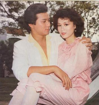 57岁黄日华全家照,女儿随妈年轻漂亮,曾感言亏