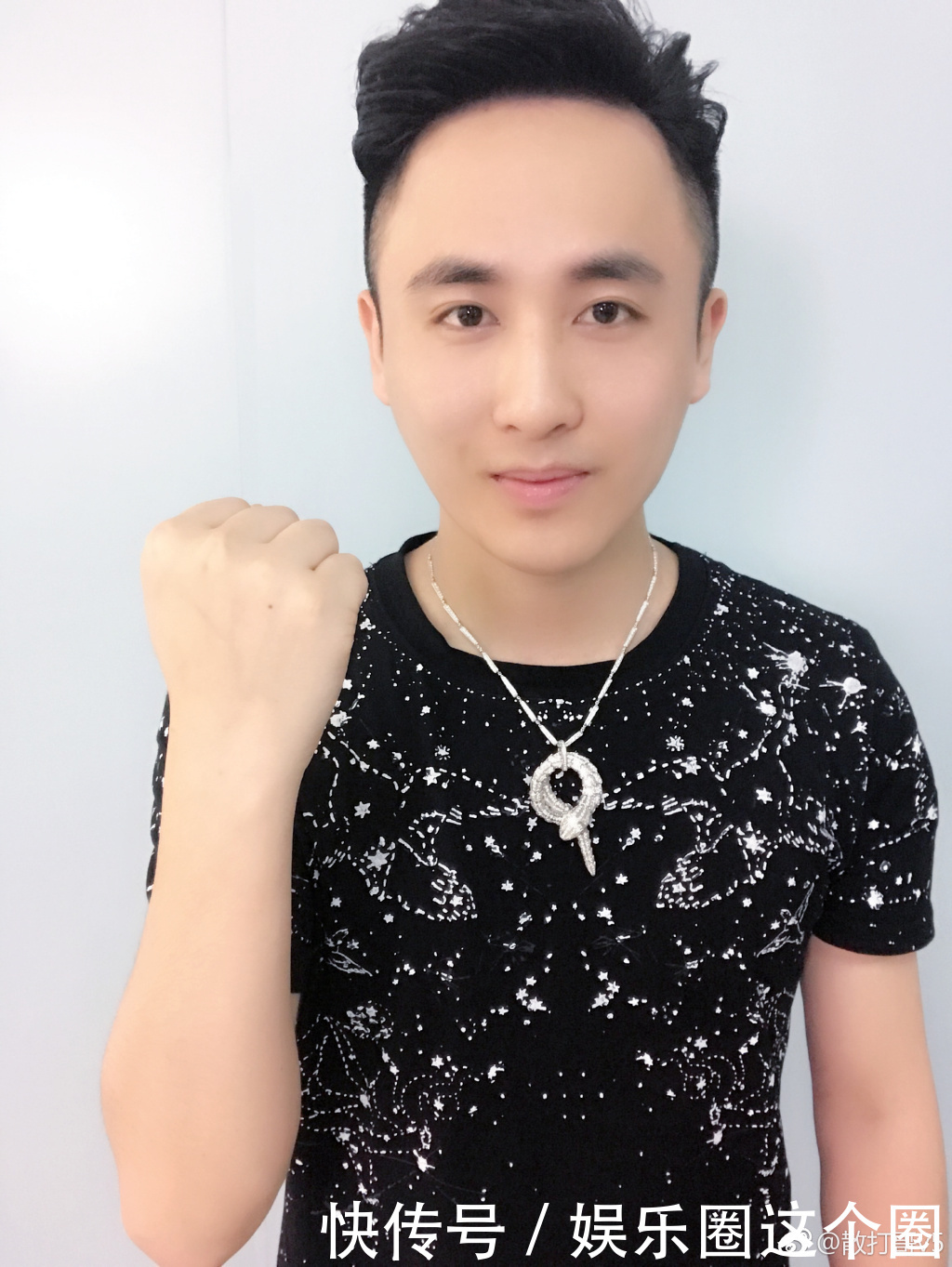 快手遭殃,老对手歪歪放歌助兴。炫迈妹坦言现