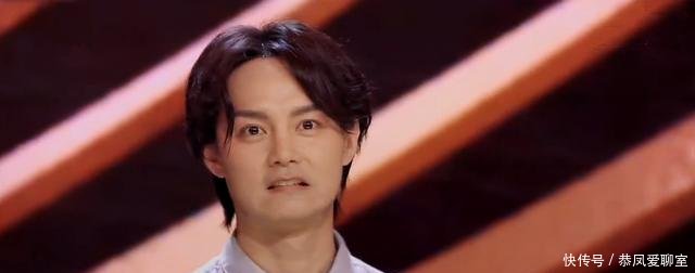 尹正再次致敬张国荣,观众全体起立鼓掌,他最后