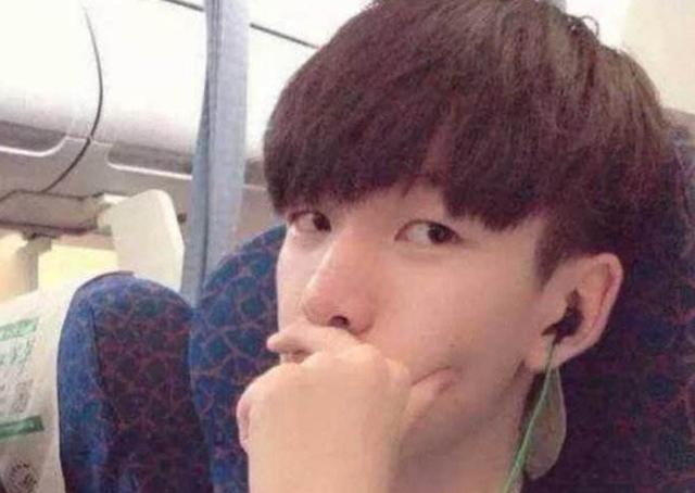 斗鱼新晋女主播蹭猪芳芳热度,吃鸡开挂偶遇猫