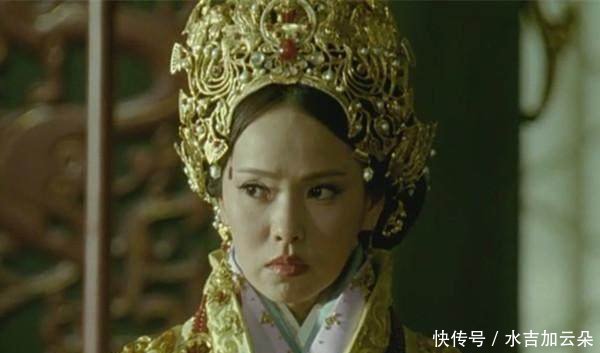 刘备用一成语指责曹操,透露了一桩往事,虚伪面