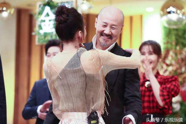 唱《天堂》的华晨宇张韶涵节目组迎接唱《隐形