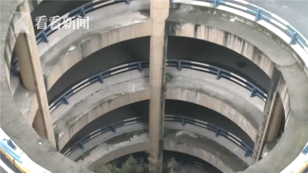 视频|回家必须先转四个圈 这个小区的公路成\"网红\"