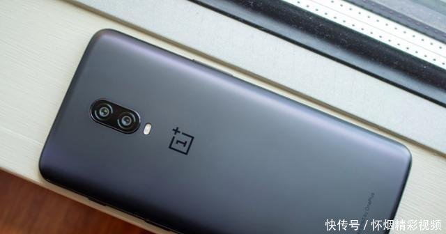 小米8 Pro和一加6T外媒测评看到真机,想要彻底