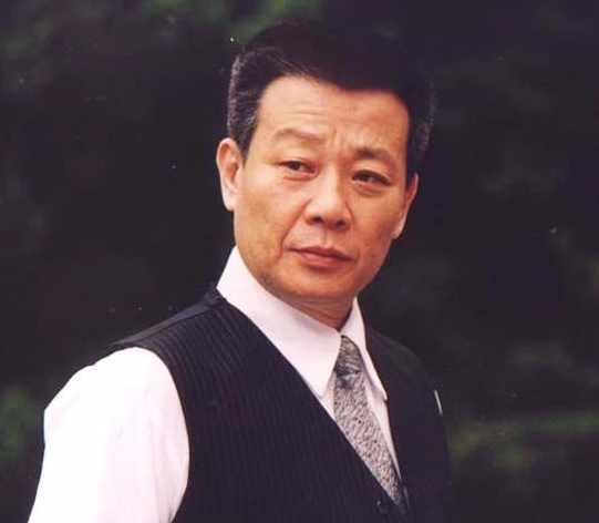 62岁寇世勋一夫二妻,实力坑儿子,担心其演技太