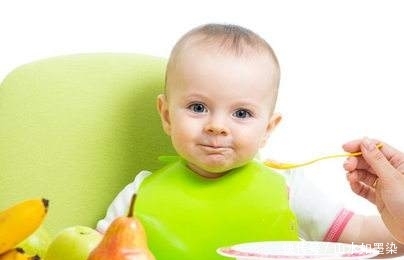 一岁多的宝宝怎么安排一天的辅食与奶量,这样