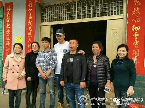 罗晋扛锄头易烊千玺钓鱼 明星回农村老家接地气
