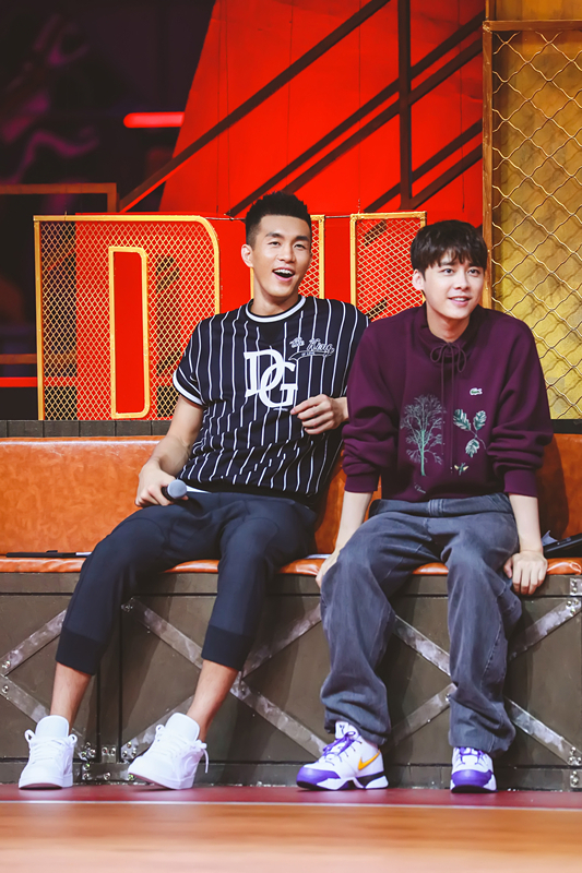 李易峰《这就是灌篮》霸占热搜 强势圈粉成虎