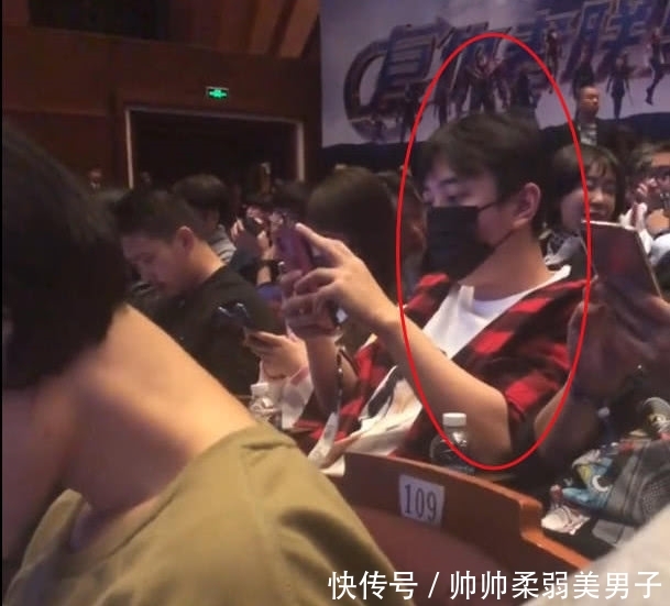 王思聪携新女友现身复联4发布会,看清女友容貌