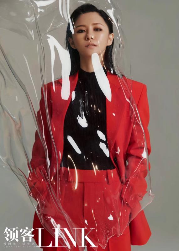 歌手阿冷荣登时尚刊物封面 跨界潮流次元