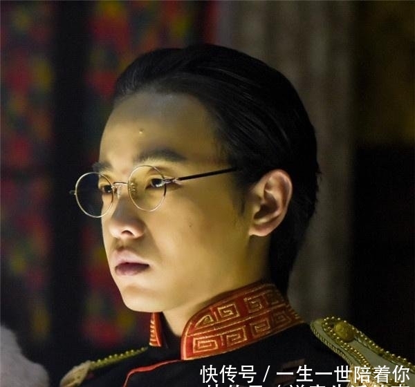 的诞生走红的演员现状周一围陷争议,彭昱畅入