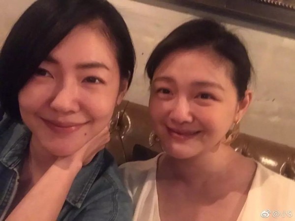 小S一来就变搞笑，看到S姐妹热热闹闹还是戳到了我们的青春！