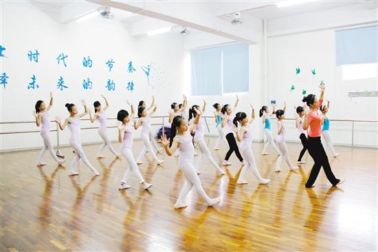 3岁的孩子在幼美术班,音乐班,口才班真的有必