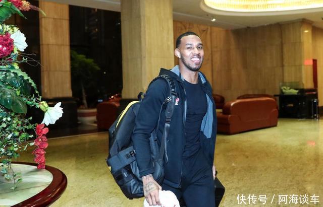 新疆男篮爆发矛盾,或与亚当斯彻底决裂,辽宁男