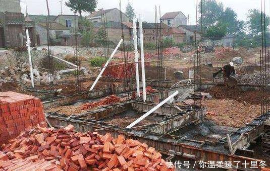 农村禁止违规建房,谁违建谁拆除!农民提质疑,专