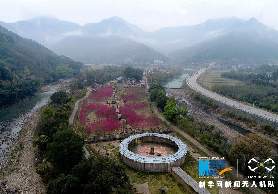 南埕桃花岛景区地处德化县南埕镇镇区,是桃仙溪与芹溪交汇冲积而成的
