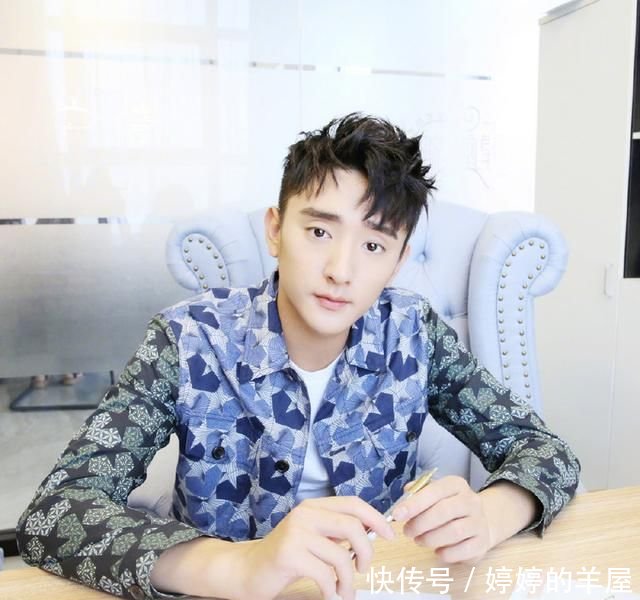 于小彤射箭太帅了,超高箭术令人赞叹,手臂肌肉