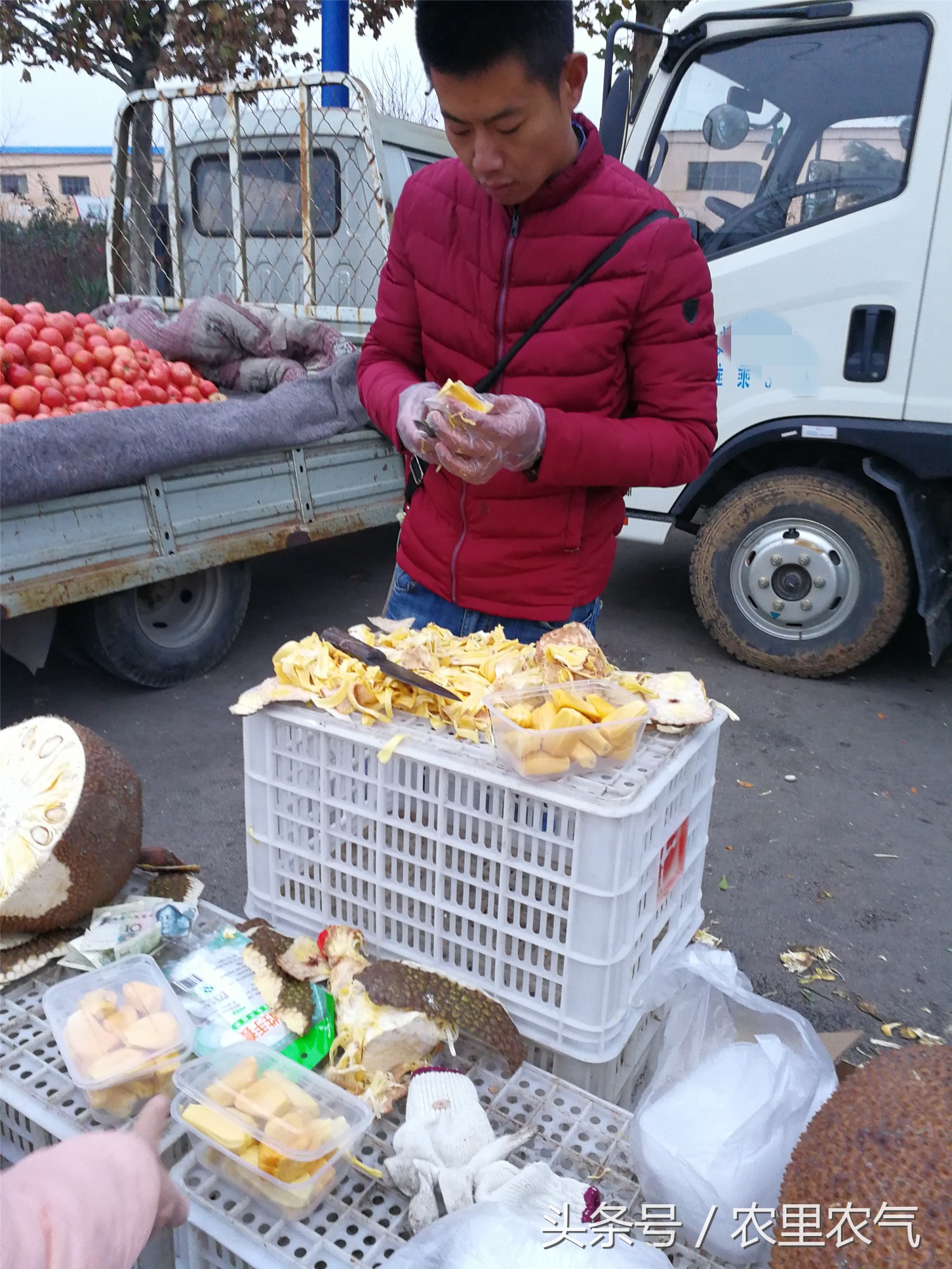南方的一种水果,北方农村大集上切开卖,利润翻