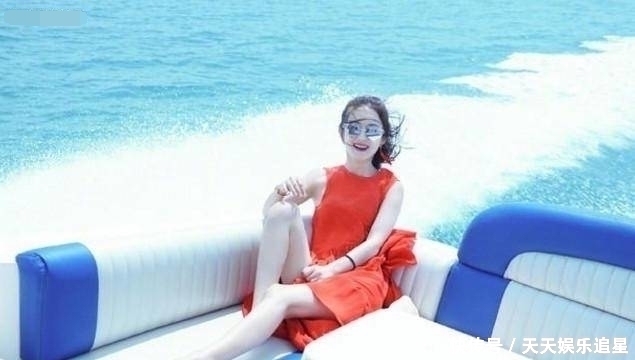 赵丽颖海边度假晒美照,大秀美腿图最后一张魔