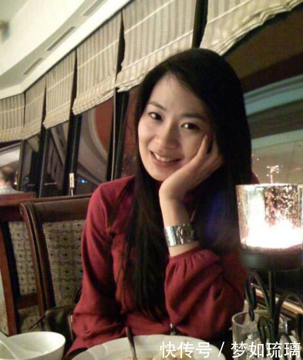 14年前, 她靠给李咏砸金蛋为生, 现在的她早已