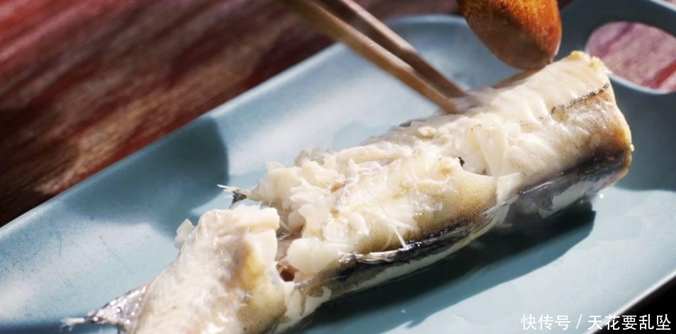 3岁宝宝吃鱼误食鱼刺,妈妈“取刺”办法太明智,连医生都称赞! 太阳城138cm
