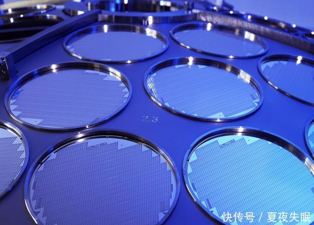 麒麟芯片最高温度 t012de7cbcfe31813fa.jpg