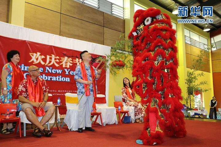 看世界丨普京\"狗狗年历\"庆中国狗年 巴黎\"包拯\"抢镜头