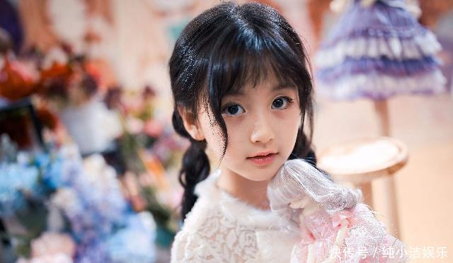继裴佳欣后,又一最美小萝莉爆红网络,网友调