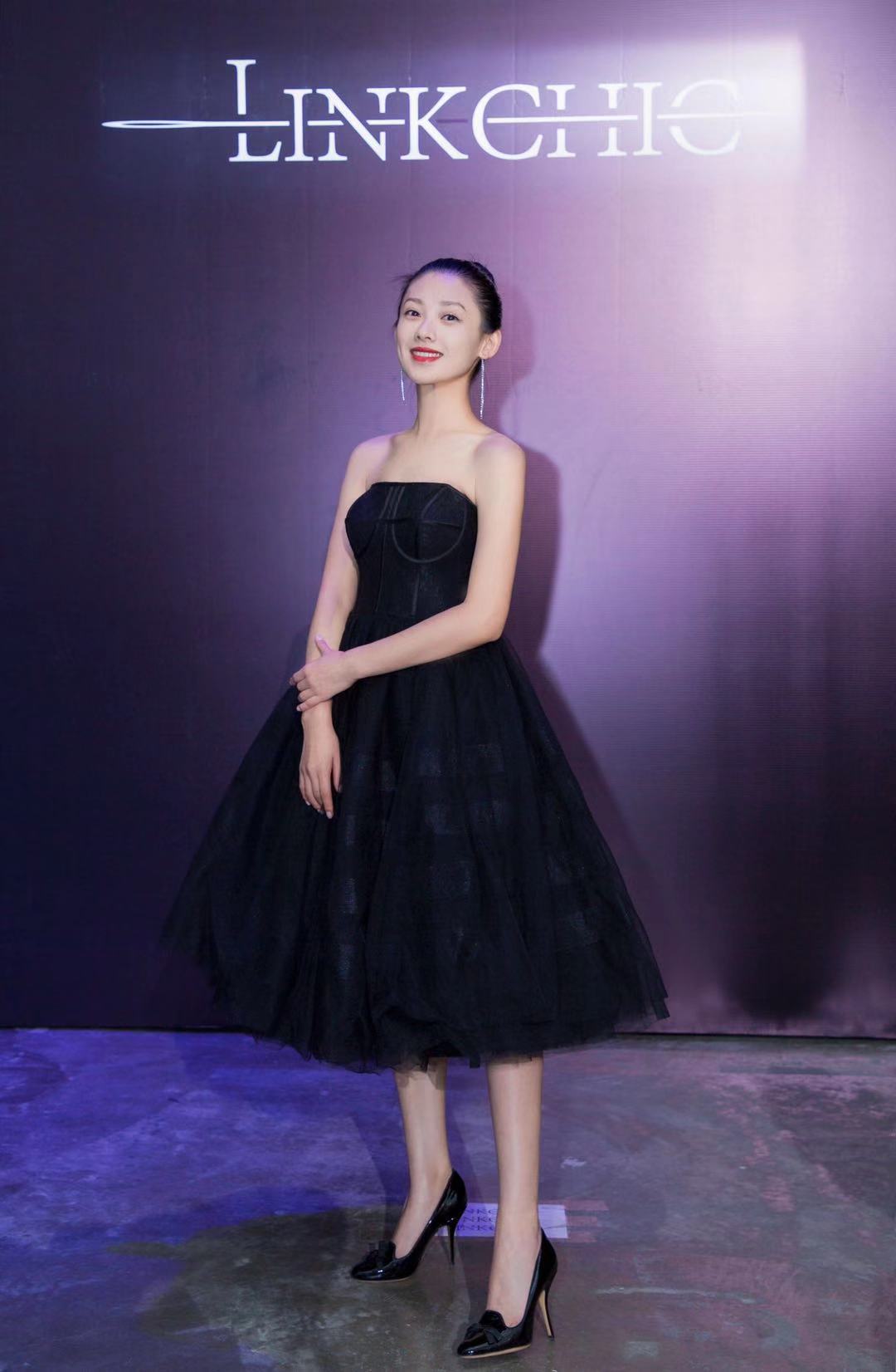 演员马藜现身时装周 翩跹优雅似曼妙仙子