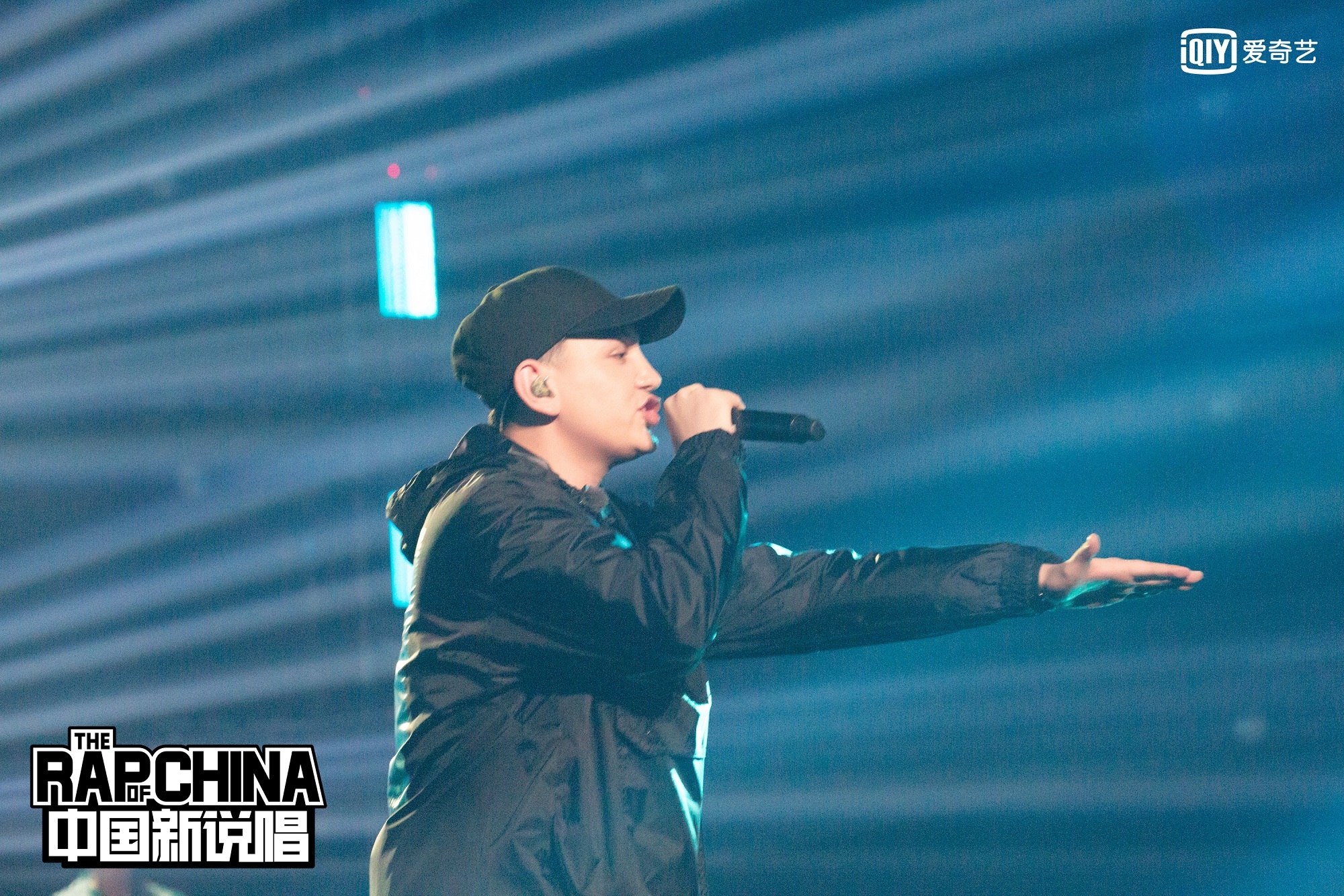 《中国新说唱》复活赛成艾热个人秀 邓紫棋拍脚庆贺变头号迷妹