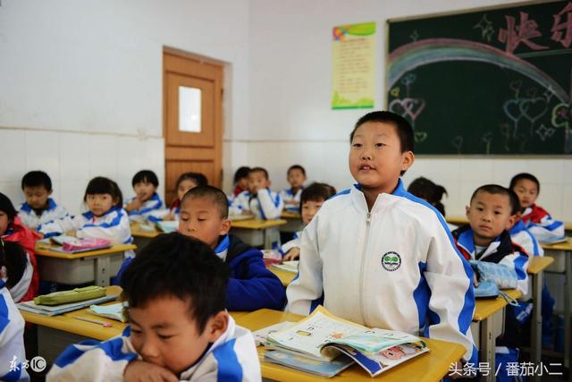 问:教师资格证面试要不要买教科书?要不要报班