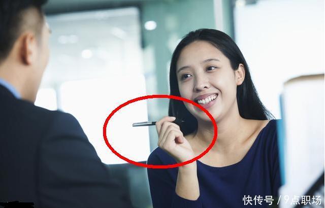 “用5分钟说服我300元买一支钢笔”,他用了这一招,让面试官懵了