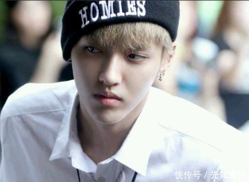 宋茜坐在吴亦凡旁边,谁注意到了吴亦凡的潜意