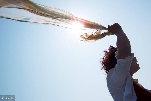 心理格言,每个人都是月亮,总有一个阴暗面,从来不让人看见