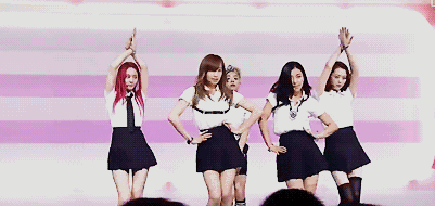 最新一期内涵爆笑动图 这美腿和大胸,做老婆很合适!