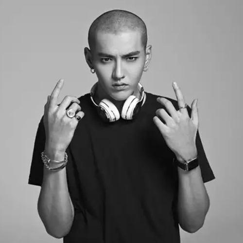 央视网点名表扬吴亦凡:以行动诠释梦想,用时间