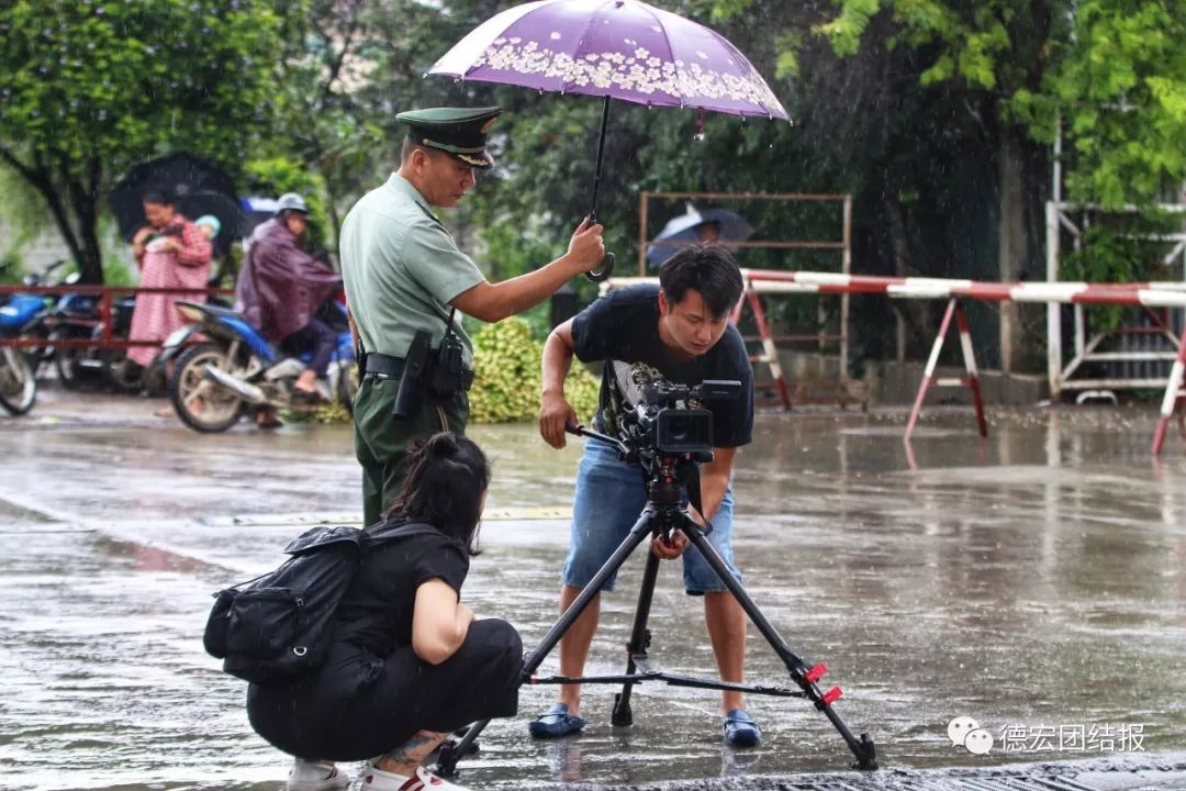 《魅力中国城》摄制组到德宏取景