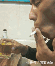 搞笑GIF:虐死单身狗,吃个面条要不要这么刺激