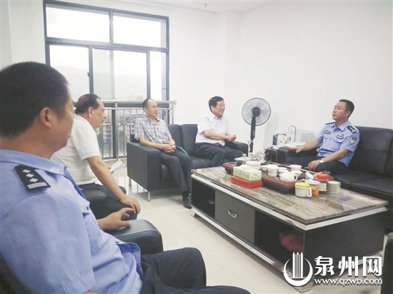 李永木会长一行与当地公安局负责人座谈