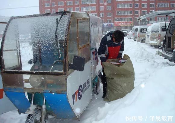最小的快递员!7岁男孩寒冬中送快递:不冷,我喜