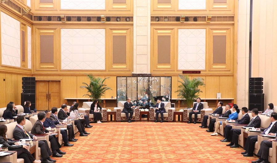 高雄市长访问大陆首选深圳 市委书记王国伟会