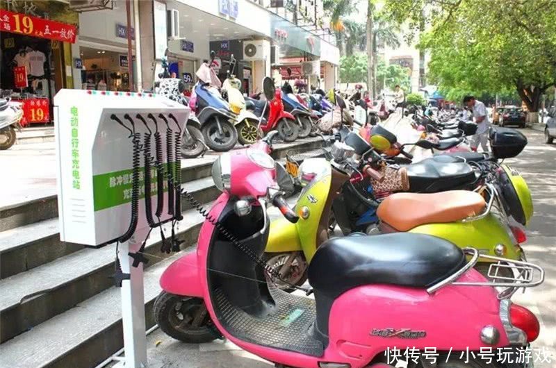 电动车新国标已经实施,网友们吐槽不断,专家又