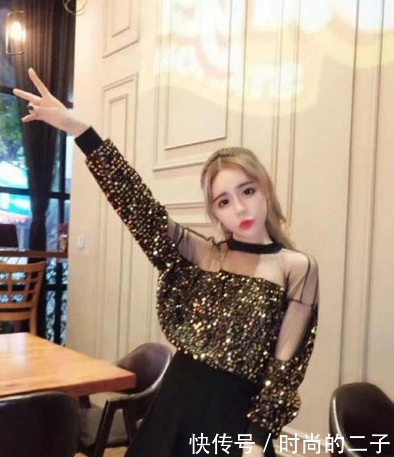 抖音美女穿超短裙跳舞,优美身姿彰显魅力,网友:梦中女神!