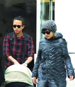 杨幂杨颖产后大秀美腿,遭郭晶晶一小动作打脸