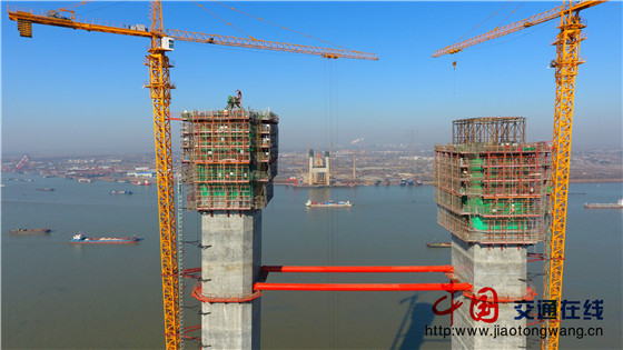 过年啦,镇江长江大桥4号主塔长高6米!
