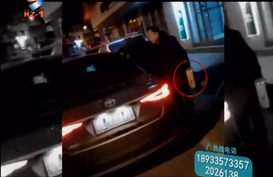 惠州纪委暗访曝光:国土所长受贿高档酒 深夜入娱乐场所