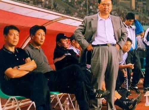 鬼斧神工先买俩,定个小目标,今年中超争前八,球