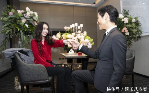 向佐求婚郭碧婷,向太和郭爸爸完美诠释娶儿媳